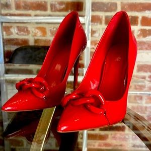 Red heels with chain detail